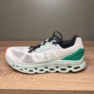 On Running Cloudstratus – Undyed White / Creek – Women’s 9